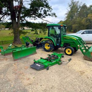 2010 John Deere 3720 + 6 Attachments